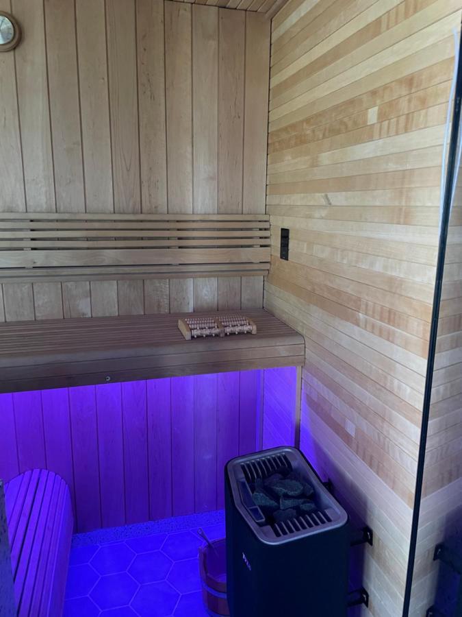 Above And Beyond - Luxe Suite Met Sauna En Stoomdouche Заандам Екстериор снимка
