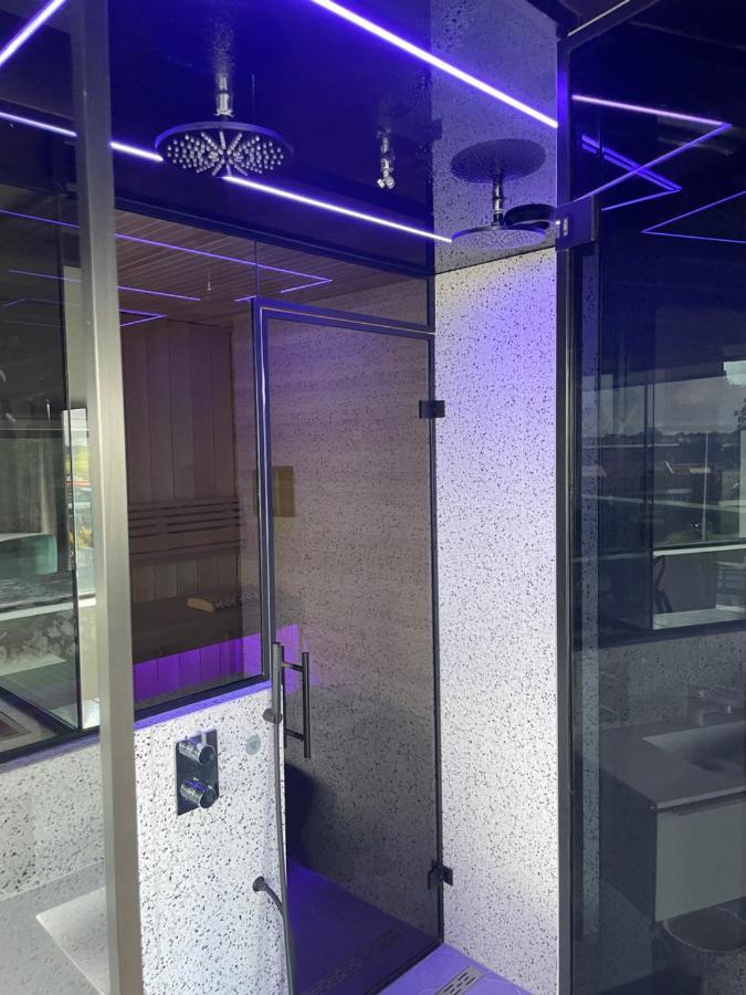 Above And Beyond - Luxe Suite Met Sauna En Stoomdouche Заандам Екстериор снимка