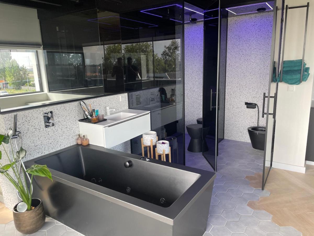 Above And Beyond - Luxe Suite Met Sauna En Stoomdouche Заандам Екстериор снимка