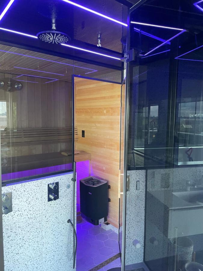Above And Beyond - Luxe Suite Met Sauna En Stoomdouche Заандам Екстериор снимка